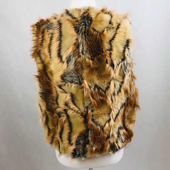 Faux Furš„Vegan Coyote Fur Vest Size Med - Picture 4 of 6